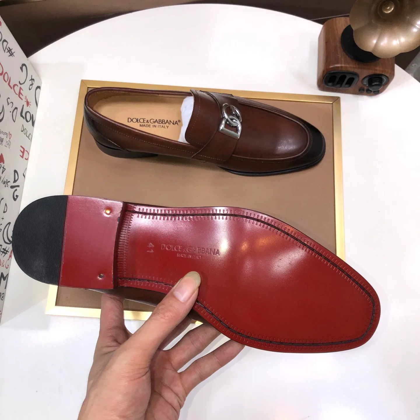 Ex-factory price 500💰DG top quality🔍🔍men's new leather shoes🚹Sold simultaneously at counters⚠Shoe uppers are imported cowhide from Italy, fully imported cowhide lining, imported accessories💪💪, completely 1⃣️ to 1⃣️replica🇮🇹 💪💪, ⚠Sole: The original sole is specially provided by the original factory, the exclusive movable molded sole is super comfortable, ⚠The original factory follows the order, 🔍🔍high quality, you can enter and exit the counter at will, welcome to compare ⚠Number of sizes: 38-44 (45 customized)